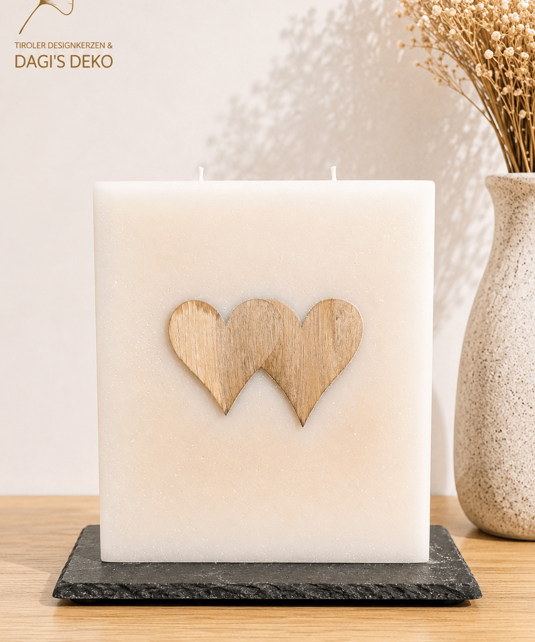 Hochzeitskerze mit zwei Holzherzen