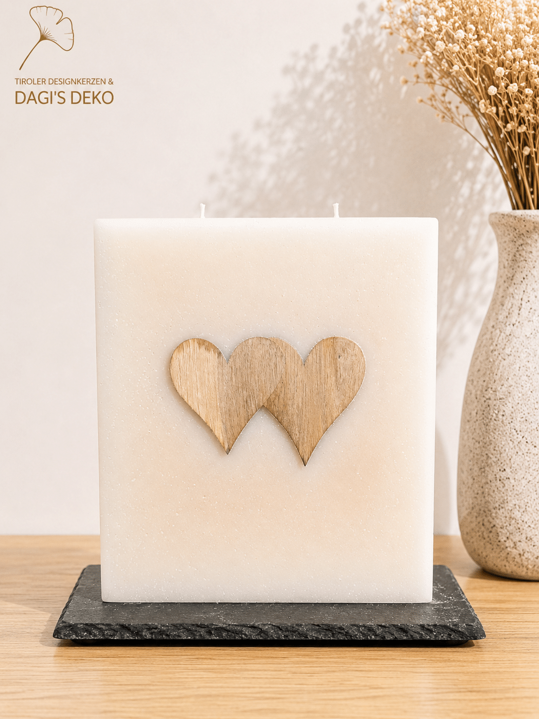 Hochzeitskerze mit zwei Holzherzen