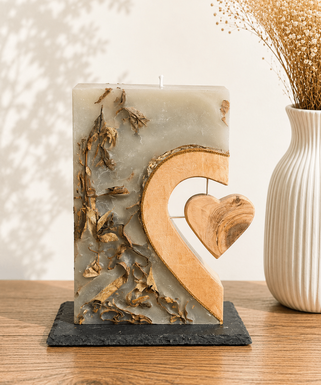 Kerze mit Holzherz und Gold