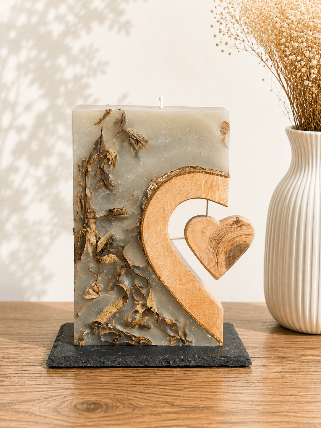 Kerze mit Holzherz und Gold