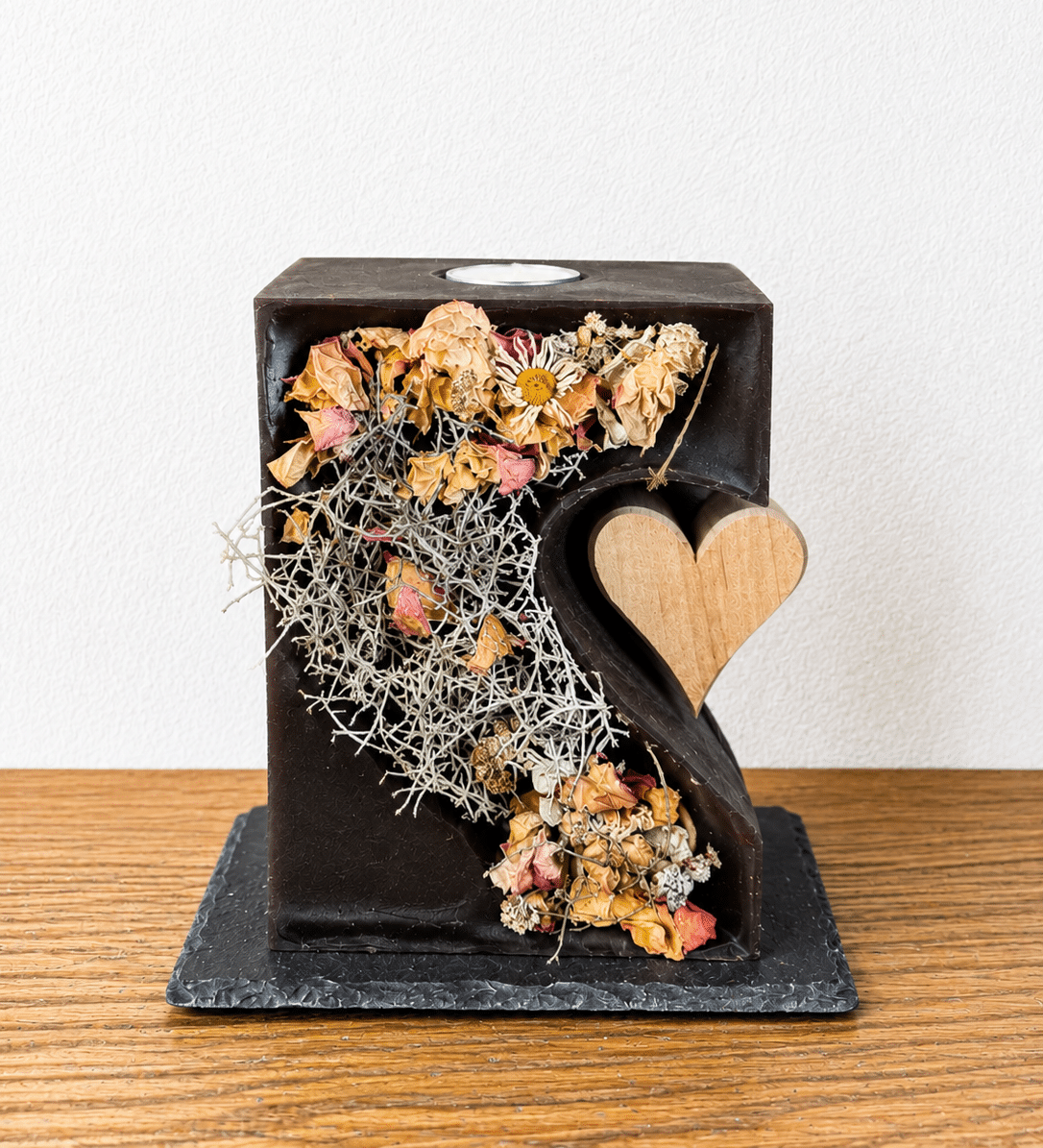 Holzherz mit blüten