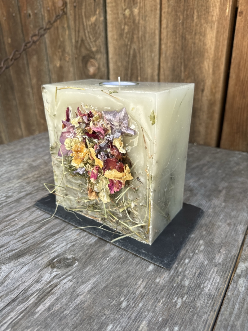Kerze mit getrockneten Blumen – Bild 2