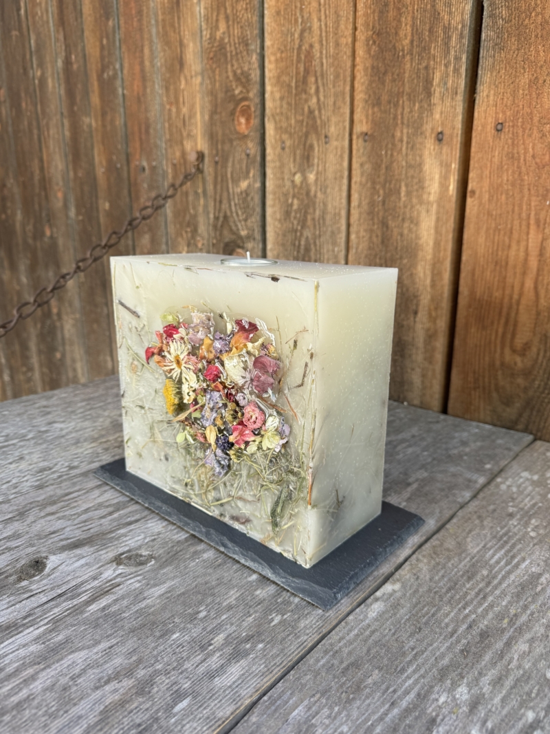 Hochzeitskerze mit getrockneten Blumen – Bild 2