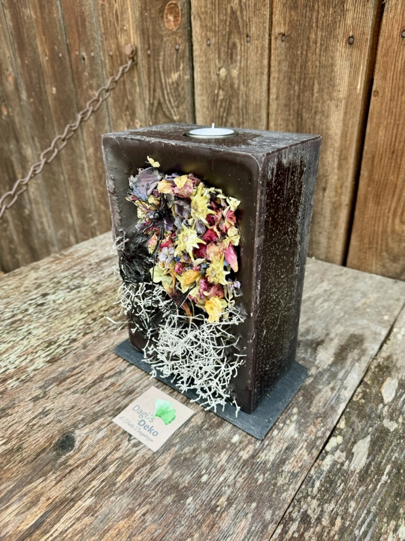 Hochzeitskerze mit verharzten Blumen – Bild 2