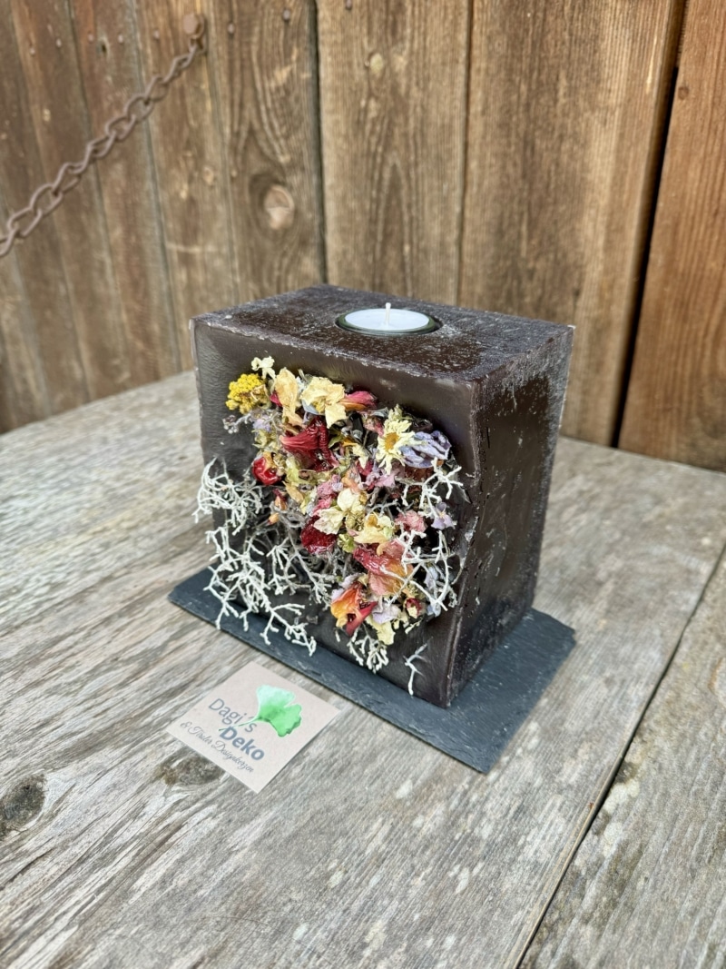 Kerze mit verharzten Blumen – Bild 2