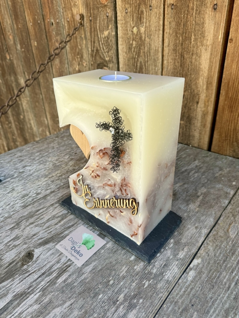 Trauerkerze mit Holzherz und Kreuz – Bild 2
