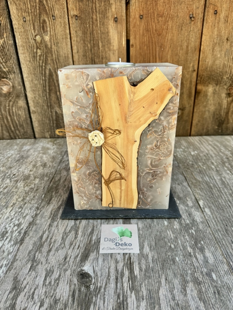 Hochzeitskerze mit Blume und Holz