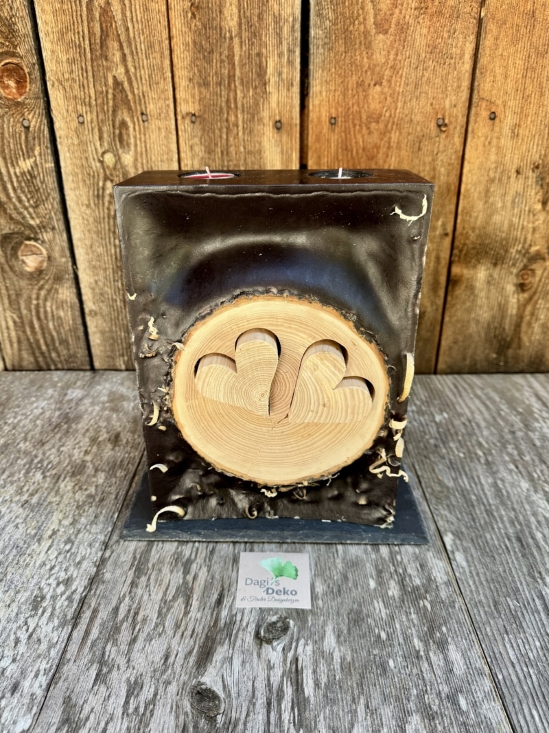 Kerze mit herausnehmbaren Holzherzen