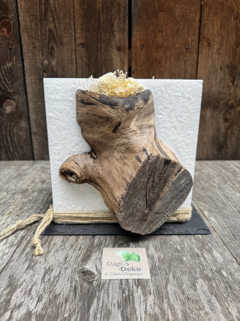 Hochzeitskerze mit Holz und Blumen