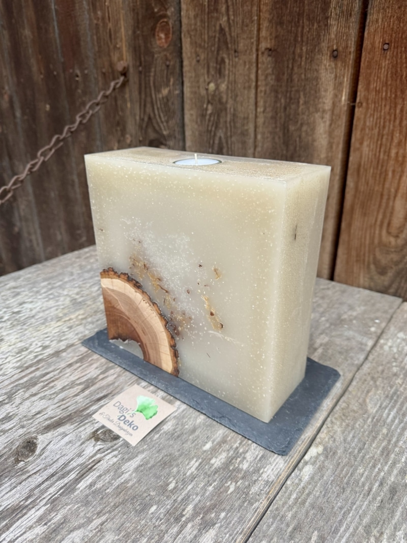 Kerze mit eingegossenem Holz und Holzspänen – Bild 2